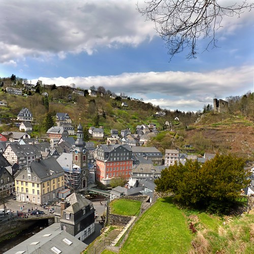 park street houses castle nature river germany walking geotagged town spring topf50 scenery day cloudy north ruin charm eifel historic ruine valley hillside quaint picturesque venn haller fortress narrow monschau duitsland unchanged hedges timbered roer rur hohes rhinewestphalia 50faves noordrijnwestfalen geo:lon=6244043 geo:lat=50553634