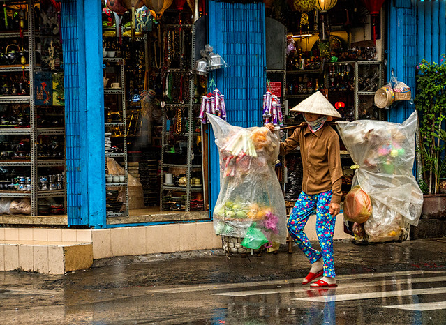 Saigon | Carrying stuff | Rain | Souvenirs shop