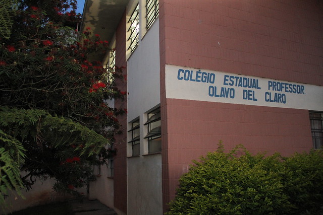 Em visita ao Colégio Estadual Olavo Del Claro, em Curitiba