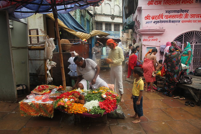 Good morning, Varanasi. Amanece en Benarés