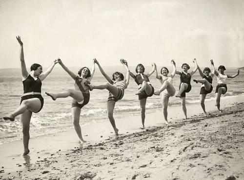 Bournemouth, danseressen op strand 1925 | uit archief Spaarn… | Flickr