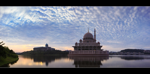 city sky cloud lake reflection building architecture sunrise exterior mosque lakeside malaysia putrajaya putramosque leefilter tse24mm precinct8 09gnds