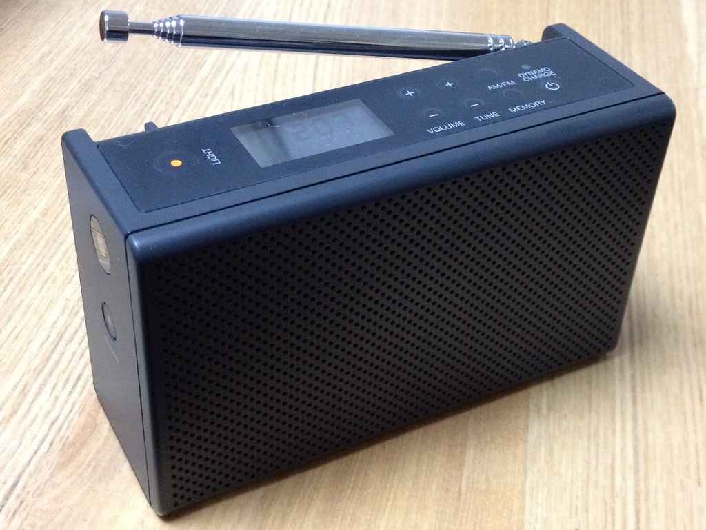 無印良品の手回し充電ラジオ | Tatsuo Yamashita | Flickr
