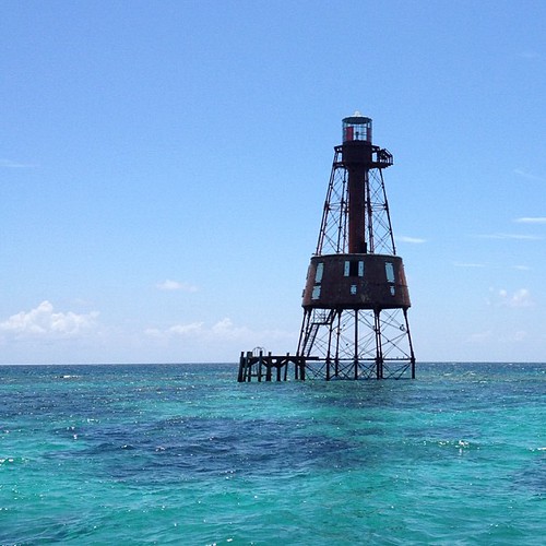 blue lighthouse green square keys miami squareformat boating floridakeys miamiviews carysfortreef miamisky miamiboating iphoneography instagramapp uploaded:by=instagram foursquare:venue=4e21b2d862e1964dbb698cd3 carysfortreeflighthouse southfloridakeys