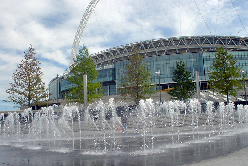 Arena Square | You can control the fountain display by jumpi… | Flickr