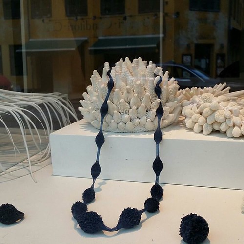 Tzuri Tzuri Gueta Paris i Designer ZOO. Smykker der ikke findes magen til. Håndlavede, bæredygtige, unikke.#designerzookbh #designerzoocph #Bæredygtighed #tzurigueta #smykker #silicone #organicdesign #jewelry #necklace #halskæde | by organicdesign