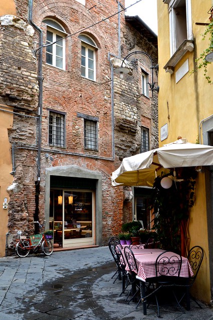 Lucca, via Canuleia