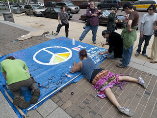 Occupy Rivers De Protesters at Occupy Delaware prepare a sign | Occupy Delawa… | Flickr