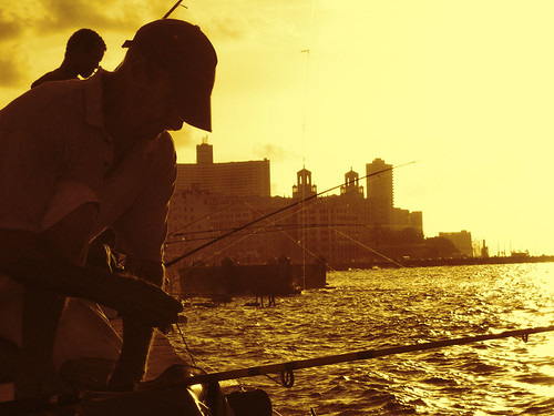 Pescando al atardecer.- by ancama_99(toni), <b> La Habana. Cuba<b></b></b>sunset summer vacation people yellow sepia sunrise atardecer gold dawn