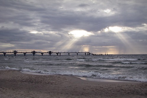 beach międzyzdroje sea baltic poland pier water clouds evening light cloudy day rays sunrays