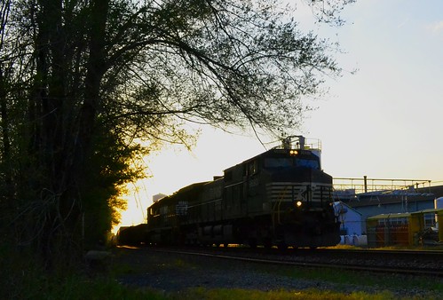 road railroad sunset ohio plant electric yard train clyde factory general dusk ns norfolk engine rail southern whirlpool oh locomotive division ge bellevue 9650 c409w