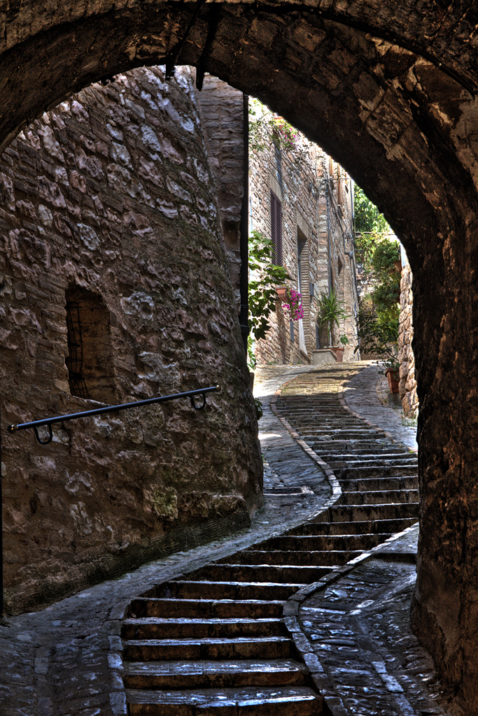 La salita verso casa - The climb to home | Spello è un borgo… | Flickr