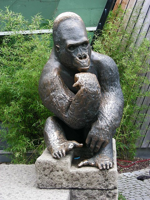 Zoo Munich: Gorilla Statue I