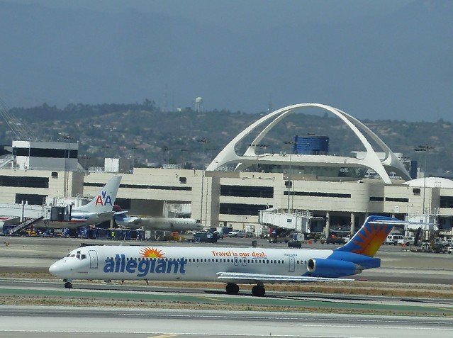 Allegiant Air MD-80 N423NV seconds after arrival @ LAX June 23, 2012.