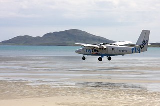 Plane landing, Barra airport | by ColinsCamera