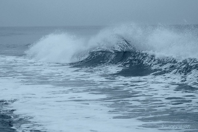 La vague océan atlanltique  ;