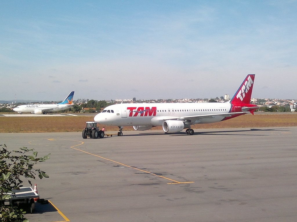 Caldas Novas PR-MYD e PR-GOQ | TAM Linhas Aéreas. Airbus A32… | Flickr