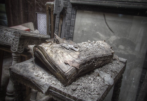 'Rotten books' | Hit 'L' to view on large. Finally got this … | Flickr