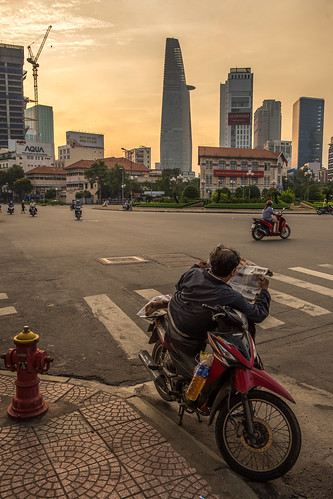 sunrise newspaper cityscape vietnam motorbikes hochiminhcity vn hồchíminh