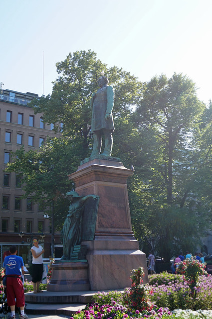 2014-07-26 260 Finnland; Helsinki, Pohjoisesplanadi, Denkmal