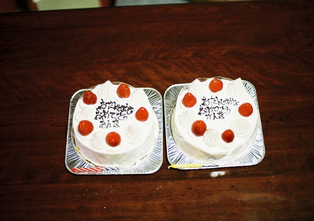 バースデーケーキは２人分 大人たちが美味しく頂きました Kizaroid Flickr