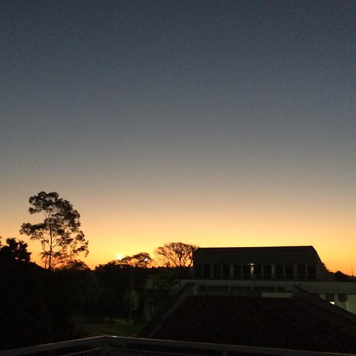 O dia terminando seu turno pra voltar amanhã com toda força! #sunset #sky #sinodo #ieab by Xico2005, instagramapp square squareformat iphoneography uploaded:by=instagram