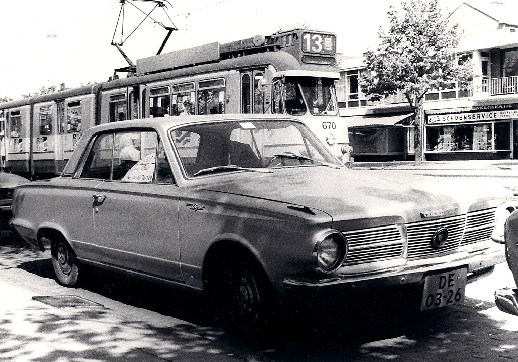 DE-03-26 Plymouth Valiant Signet 1965
