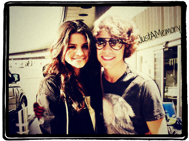 Airport ✧ Selena & Harry