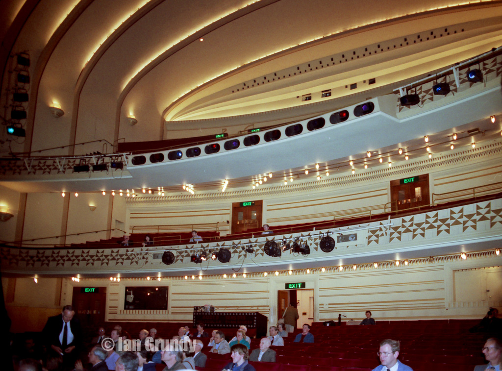 90 Cambridge 19 | Cambridge Theatre, London 1990. The theatr… | Flickr