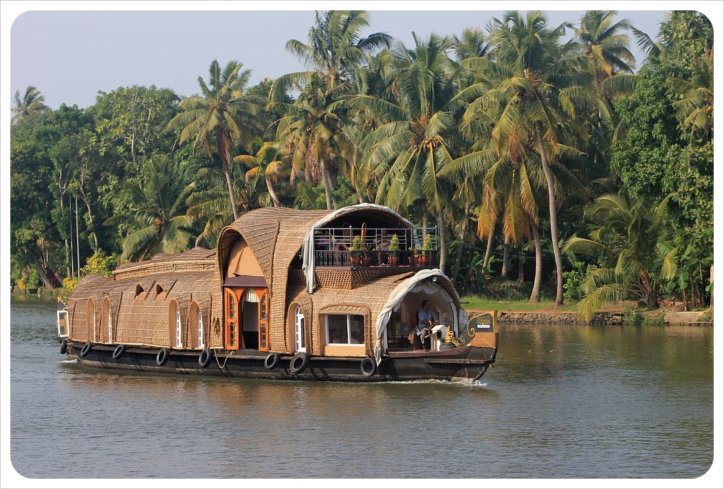 backwater houseboat kerala