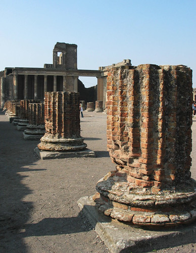 Pompeii, Basilica: Interior Columns