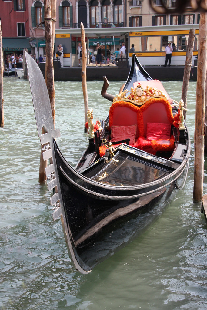 Gondola | The gondola is a traditional, flat-bottomed Veneti… | Flickr