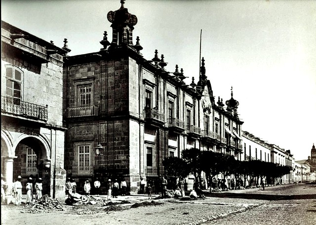 Morelia, Avenida Francisco I. Madero y Benito Juárez, Palacio de Gogierno, ca1885,