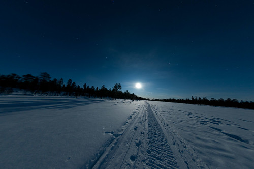 longexposure light moon snow night nikon moonrise lapland fisheyelens d90 80mmf35
