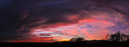 Red sky and a good night | Uroš Novina | Flickr