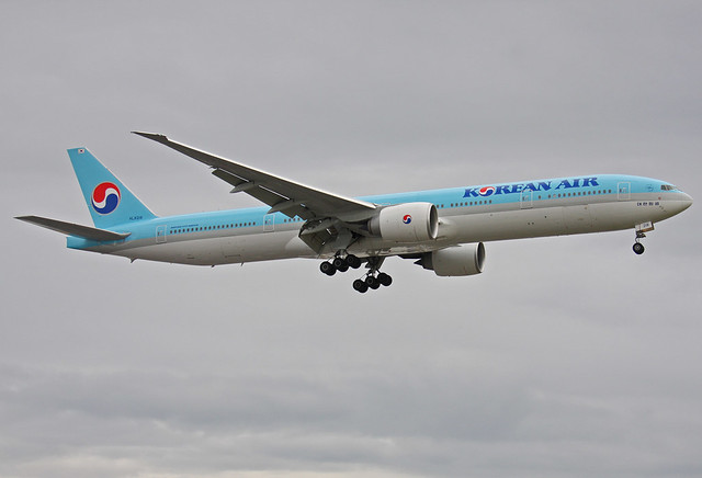 14.07.12 HL8218 Korean Air Lines Boeing 777-3B5(ER)