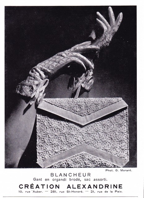 1937 - Alexandrine gloves and handbag