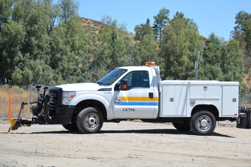 LOS ANGELES COUNTY DEPARTMENT OF PUBLIC WORKS (LACDPW) - FORD UTILITY TRUCK with SNOW PLOW