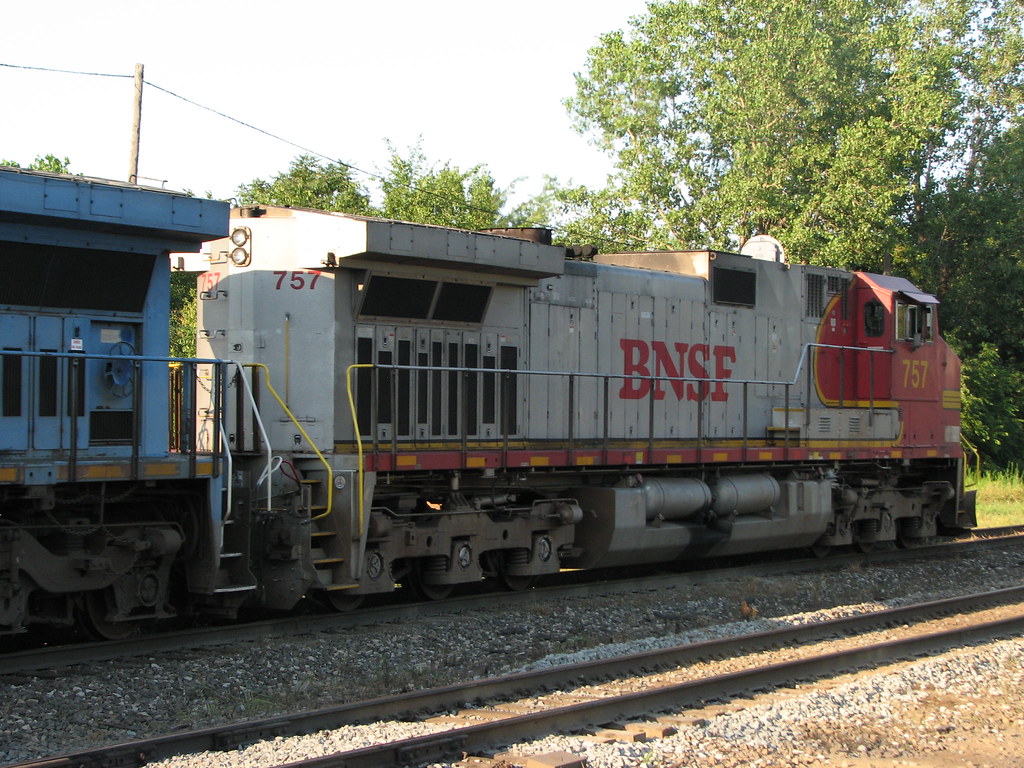 BNSF C44-9W 757
