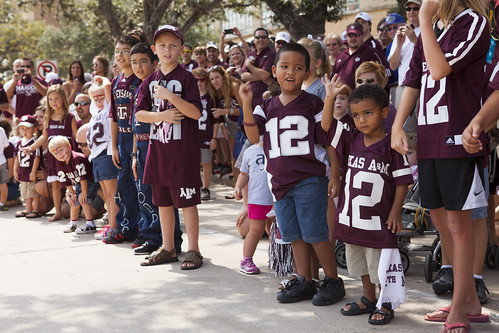 Young Aggies waiting for Spirit Walk
