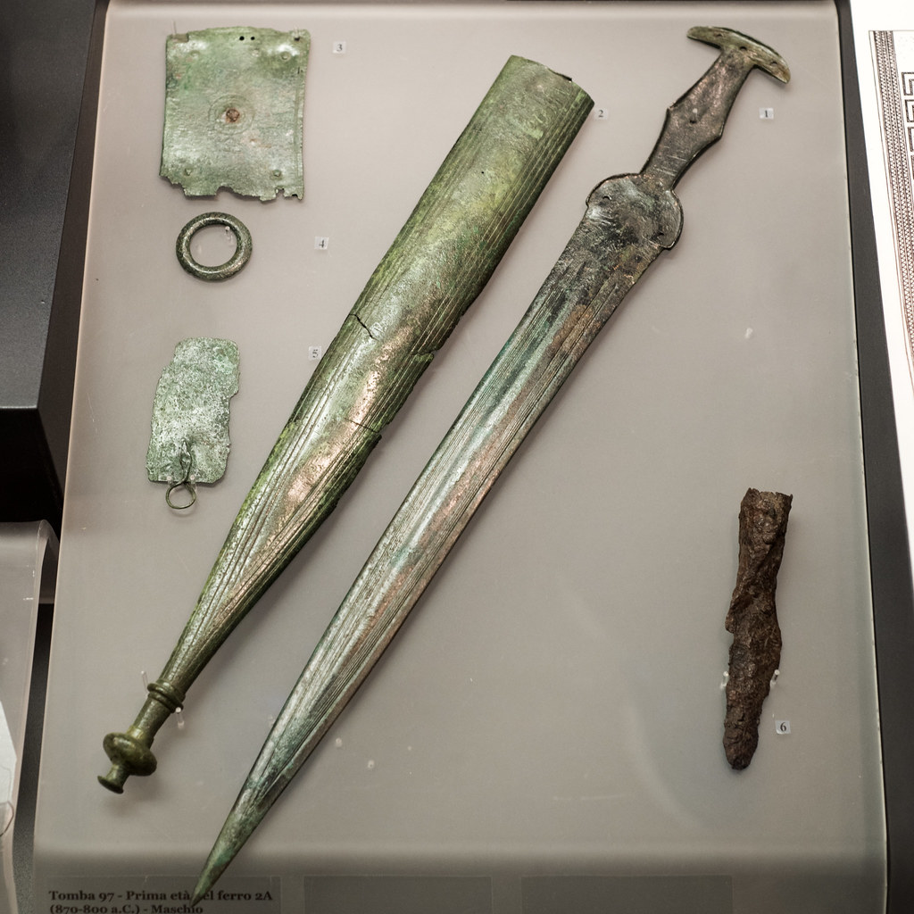 Grave goods from Tomb 97 at Torre del Mordillo