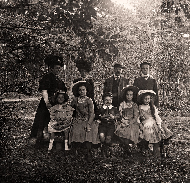 Une famille - Positif sur verre 1903