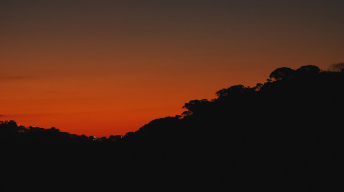 Anoitece sobre o Parque da Lajinha by Márcia Valle, sunset brazil sky minasgerais verde green nature brasil flora nikon natureza paisagem céu mg vermelh