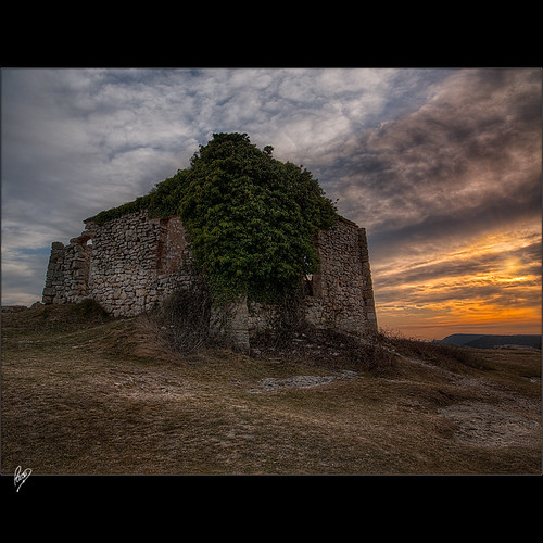 Yet another Mussara's Sunset (4) by Paco CT, KDD La Banda Pradessunset sky atardecer spain ruins decay ruinas cielo esp decadence tarragona 2012 