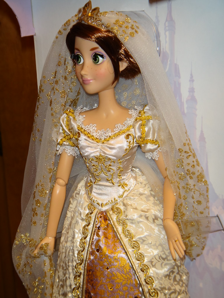 Limited Edition 17'' Rapunzel Wedding Doll - Deboxing - In… | Flickr