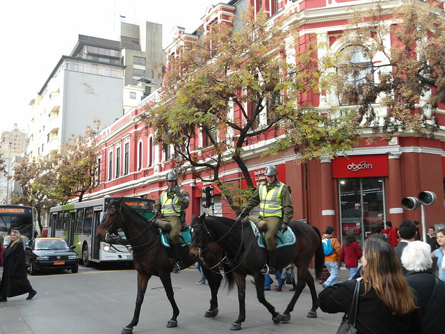 Carabineros/Policemen, Calle Puente con Santo Domingo, Santiago 2012, Chile  www.meEncantaViajar.com