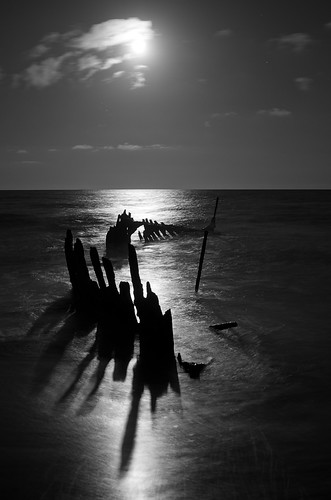ocean bw moon beach night pentax australia shipwreck queensland moonlight caloundra k5 carlzeiss ssdicky zk primelens dickybeach distagont235 justpentax pentaxart