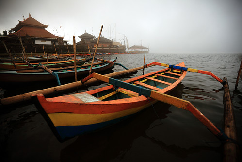 bali lake water colors indonesia temple boat colours roofs myst beratan bedugul puraulundanubratan canonef1635mmf28liiusm canoneos5dmarkii triplehull yalestudio shivaite