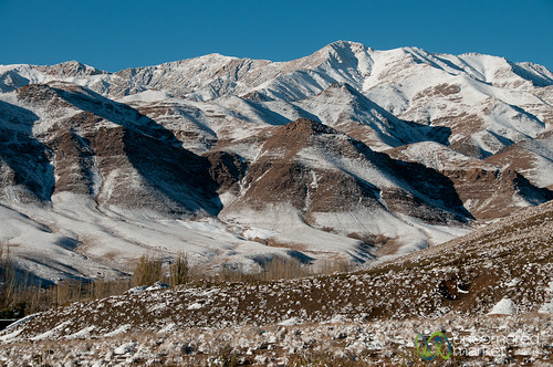 snow mountains iran abyaneh