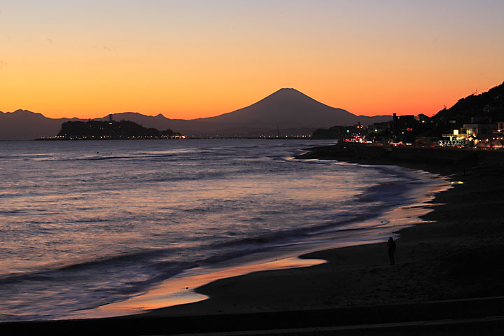 稲村ケ崎から富士山 稲村ケ崎から富士山 12 Jan 05 Hiroshi Sato Flickr
